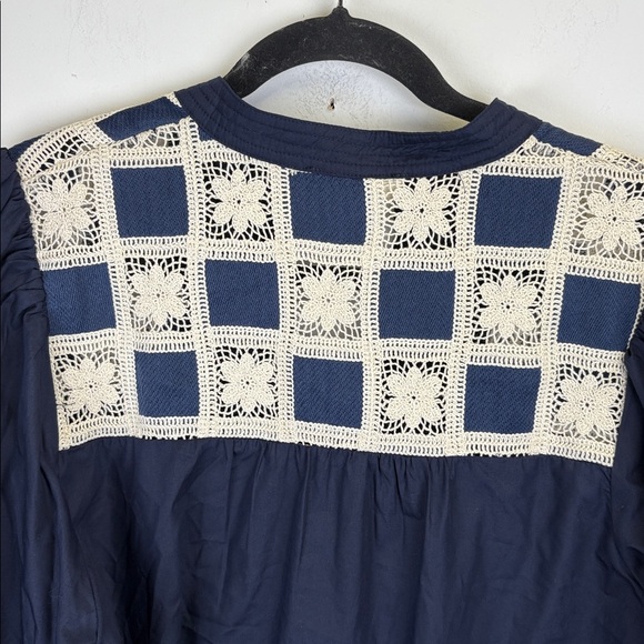 Entro Navy Blouse with Cream Crochet Insert Puff Sleeve BLOUSE Size Large - Picture 9 of 10